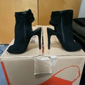 Wild Diva open toe bootie size 5.5